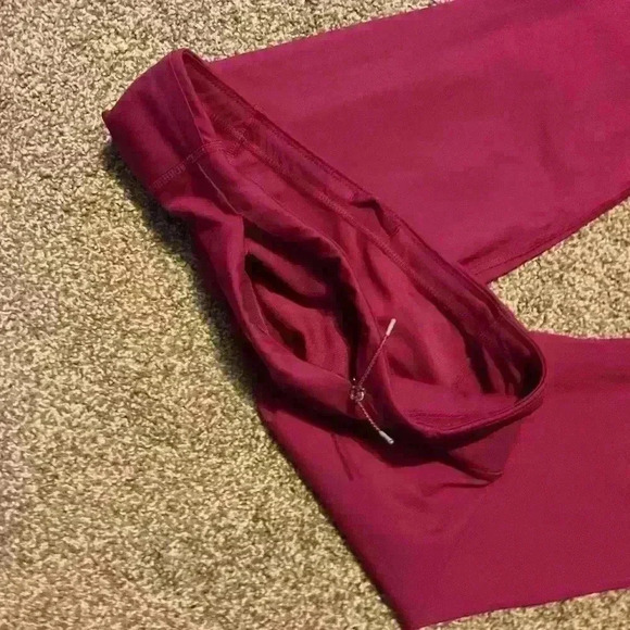 All in Motion magenta capri leggings - Picture 4 of 7